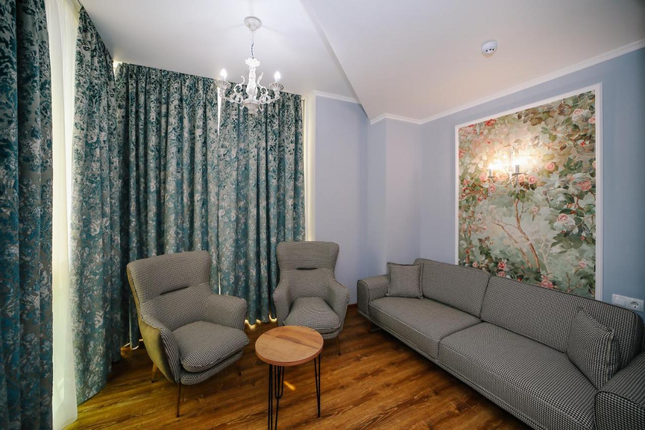 Rose Hotel Vake Tbilisi Ngoại thất bức ảnh