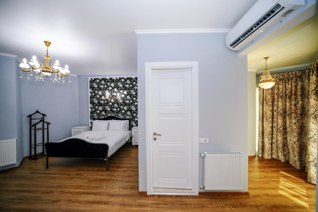 Rose Hotel Vake Tbilisi Ngoại thất bức ảnh