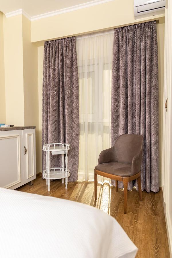 Rose Hotel Vake Tbilisi Ngoại thất bức ảnh