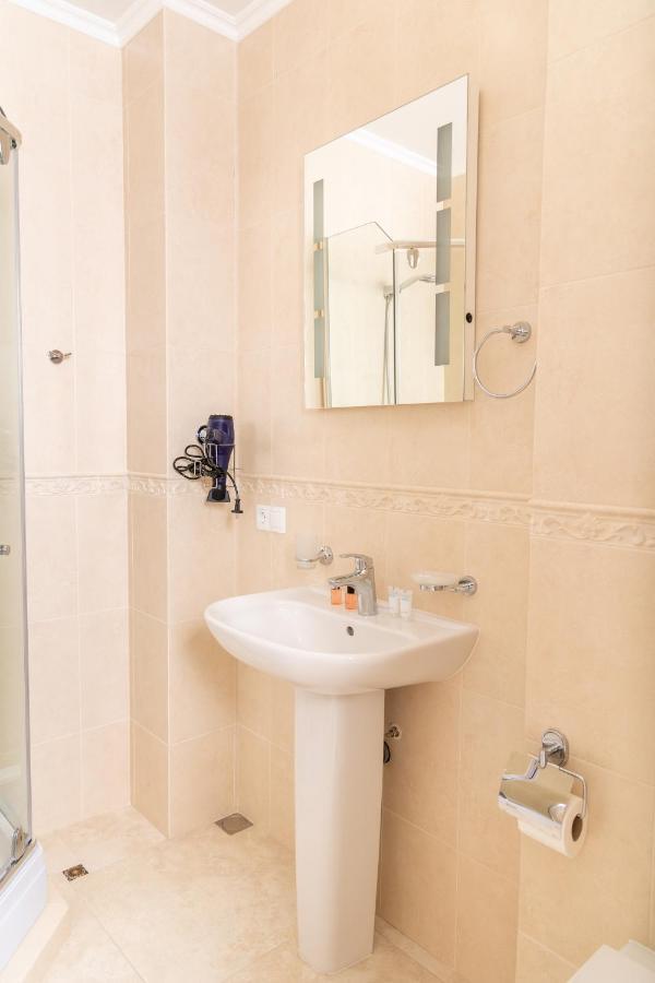 Rose Hotel Vake Tbilisi Ngoại thất bức ảnh