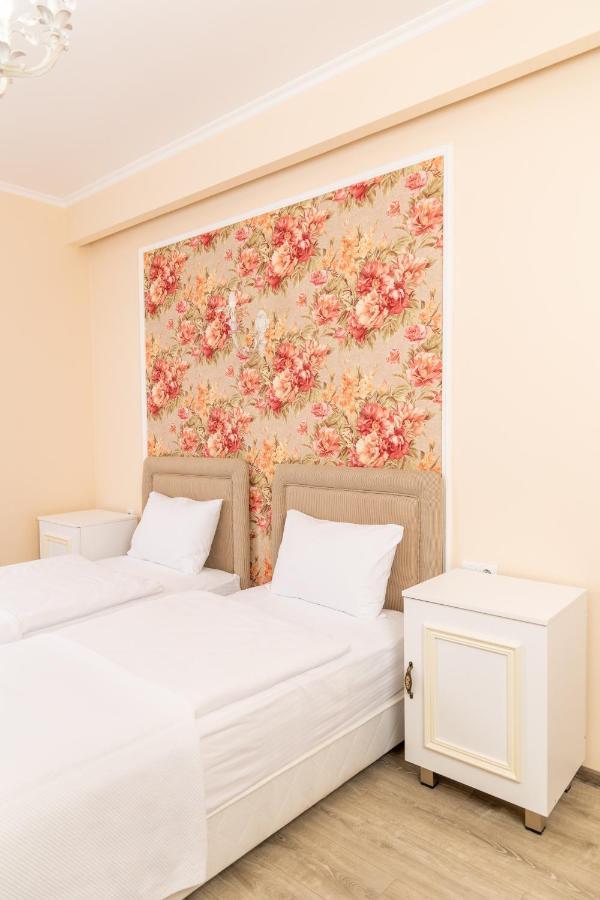 Rose Hotel Vake Tbilisi Ngoại thất bức ảnh